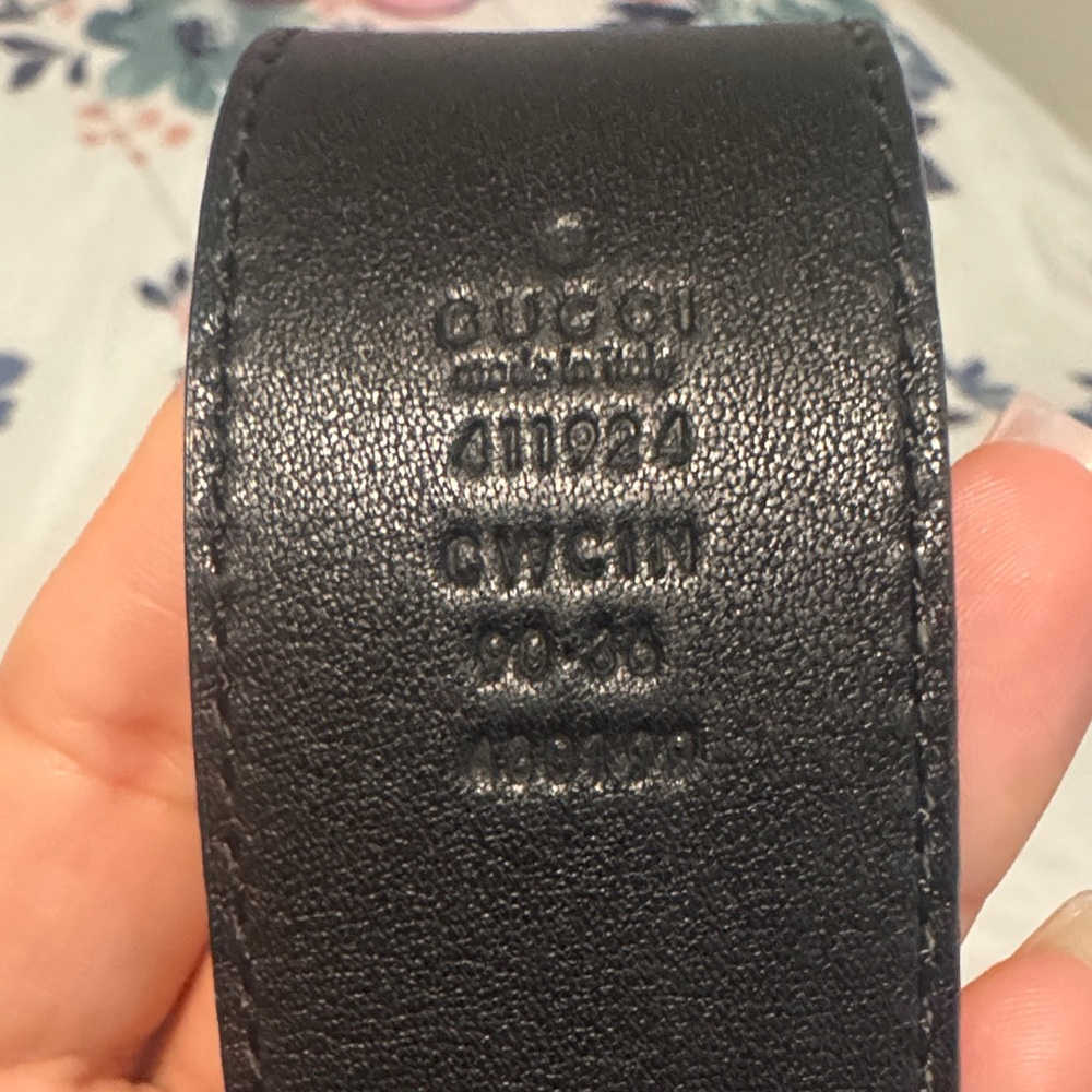 Gucci Black Leather Belt with Gold Buckle - Picture 3 of 8